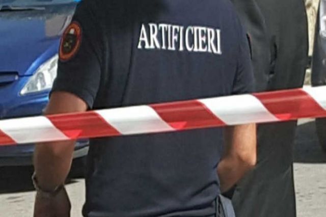Padova, sospetto pacco bomba: intervengono gli artificieri