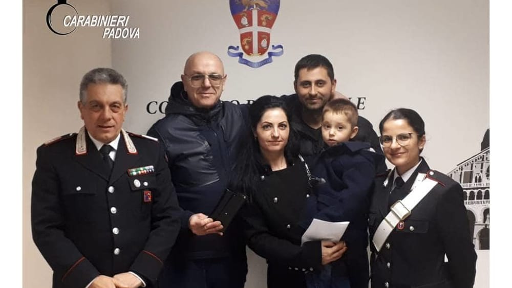 Padova, trova un portafoglio con 3200 euro e lo restituisce