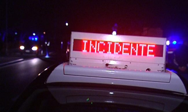 Investe un uomo ma non si ferma a soccorrerlo, 31enne denunciato per omicidio stradale