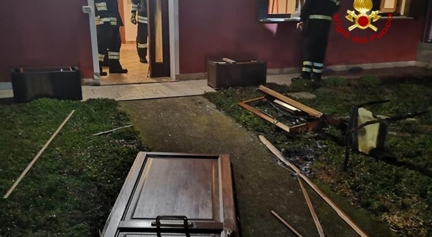 Arre, scoppio in una casa per una fuga di gas: un ferito grave