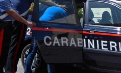 Cerca di fuggire dai Carabinieri: aveva 16mila euro nascosti nelle mutande