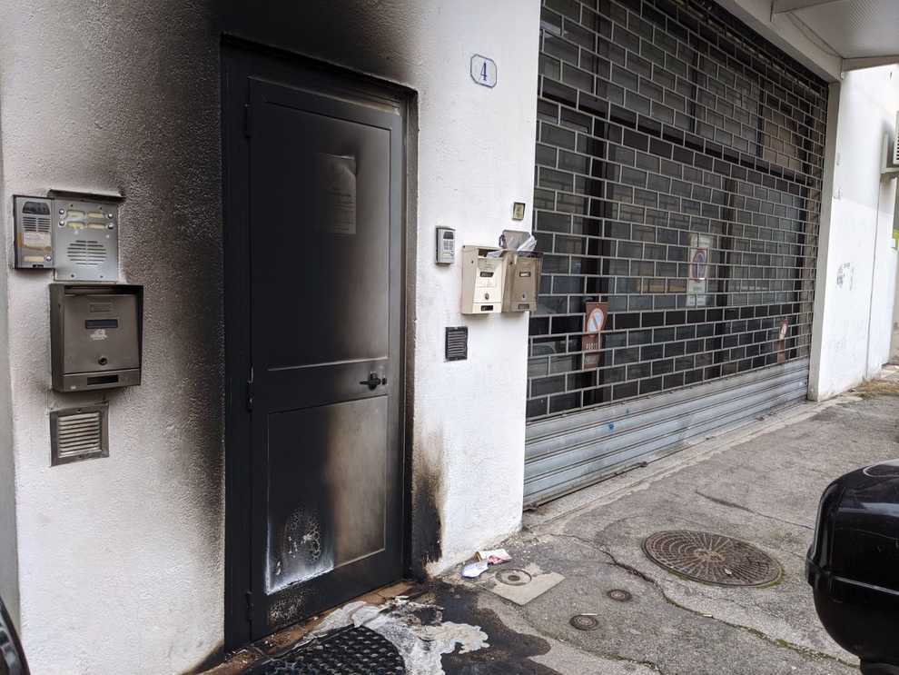 Attacco incendiario alla sede di Forza Nuova di Padova