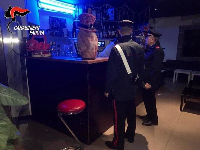 Club aperto nonostante i divieti: licenza sospesa e scatta la denuncia