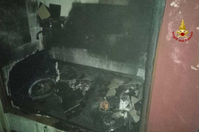 Brucia una mansarda nel centro di Padova: danni ingenti