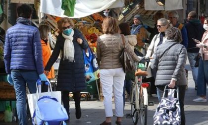 Polemiche sul mercato di Padova pieno di gente, il Comune patavino smentisce