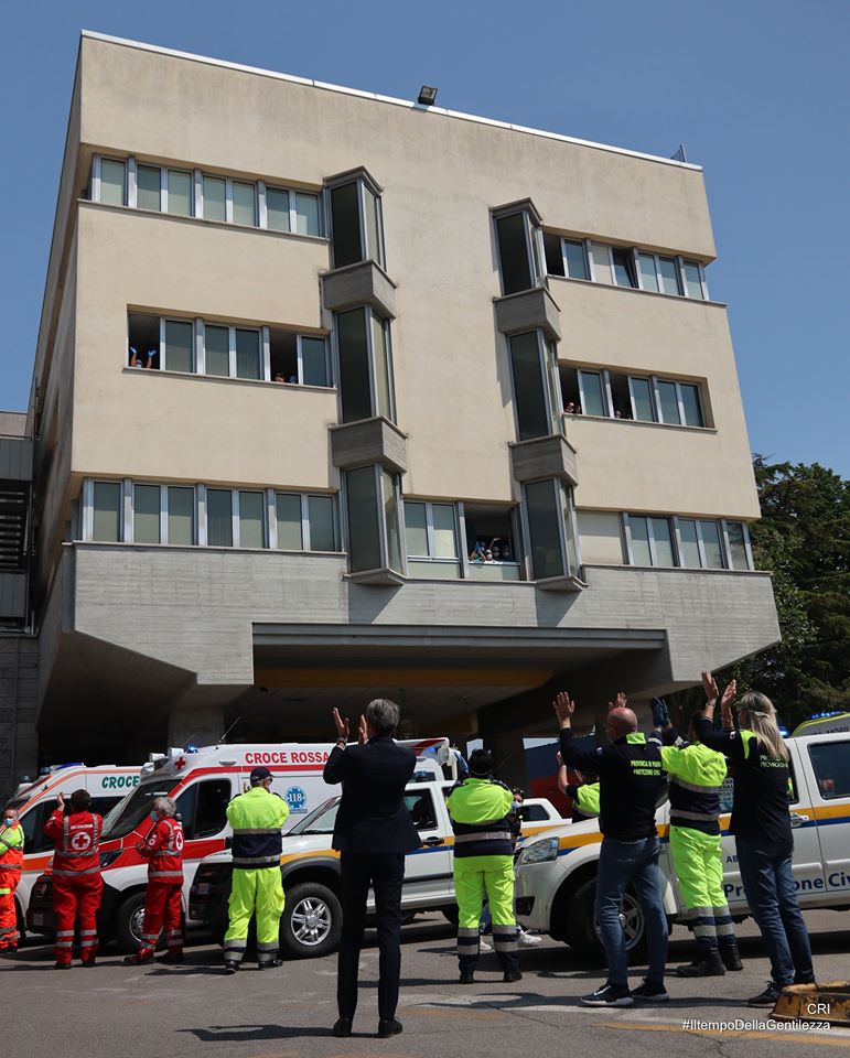 Flash mob all’ospedale di Padova: il grazie agli operatori sanitari GALLERY