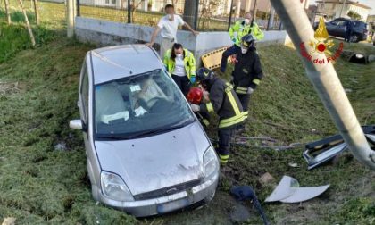 Piove di Sacco, donna perde il controllo dell'auto: ferita