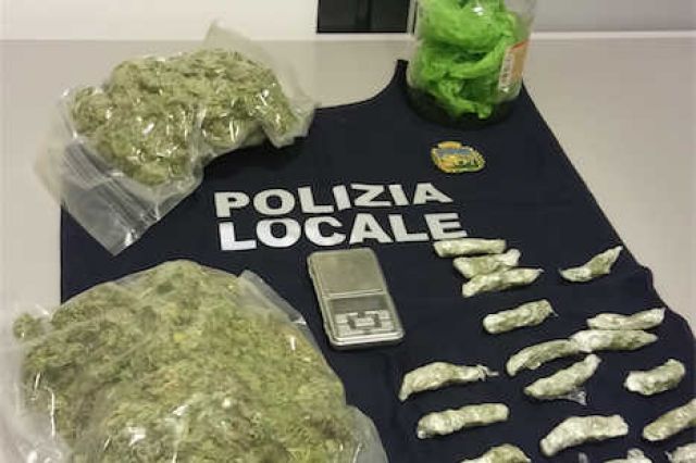 Padova: la polizia locale sequestra mezzo chilo di droga