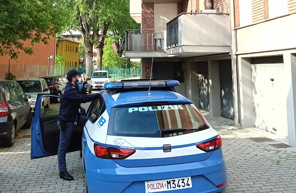 Padova, bimbo di un anno vola dal quarto piano: salvo per miracolo