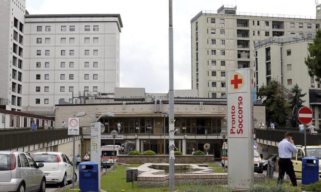 Il 17enne padovano caduto dal balcone a Corfù è stato trasferito all’ospedale a Padova