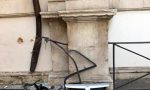 Notte folle a Padova: malvivente ruba un furgone e si schianta contro il palazzo Monte di Pietà