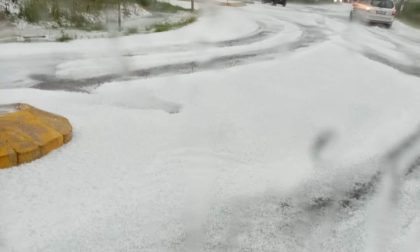 Neve a giugno? No è solo una violenta grandinata. Le immagini del veronese e di Venezia