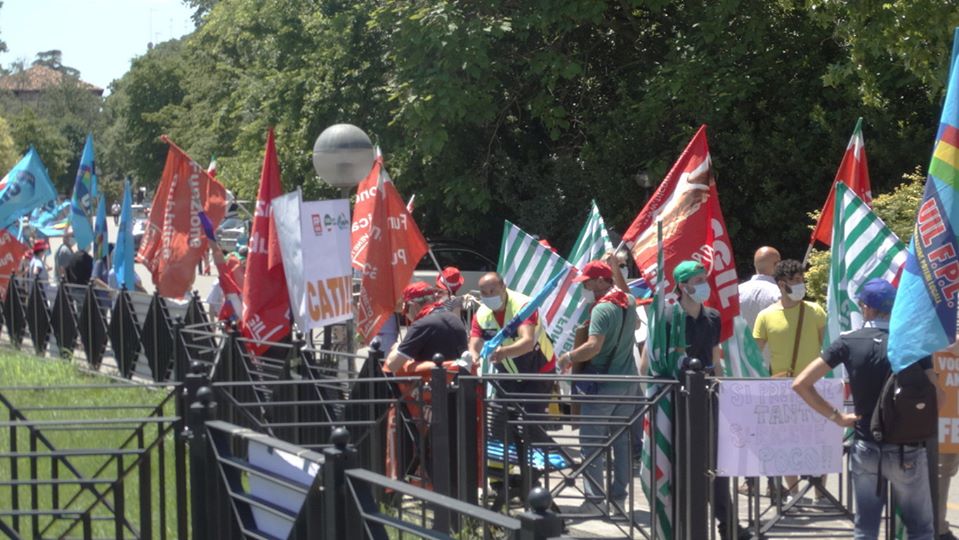 La protesta degli infermieri a Padova: “Eroi già dimenticati”