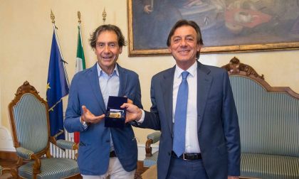 Il sindaco Giordani saluta il comandante dei Vigili del Fuoco Lotito trasferito a Genova