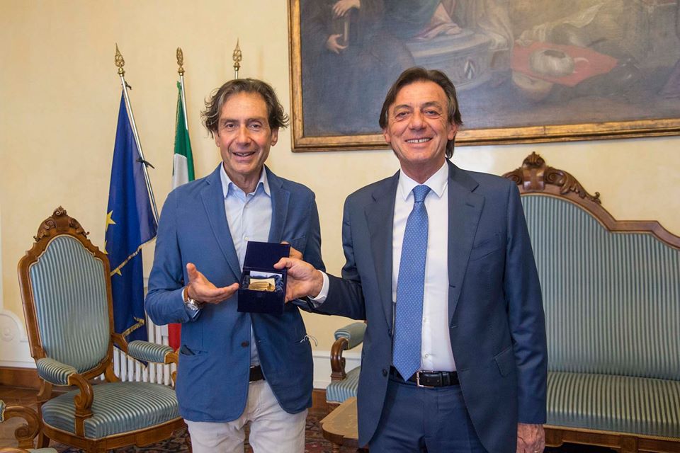 Il sindaco Giordani saluta il comandante dei Vigili del Fuoco Lotito trasferito a Genova