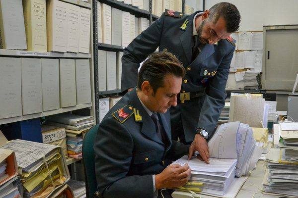 Promettevano affari ma era solo una trutta: arrestati due mediatori veneti