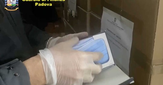La Guardia di Finanza di Padova sequestra 610mila mascherine non a norma
