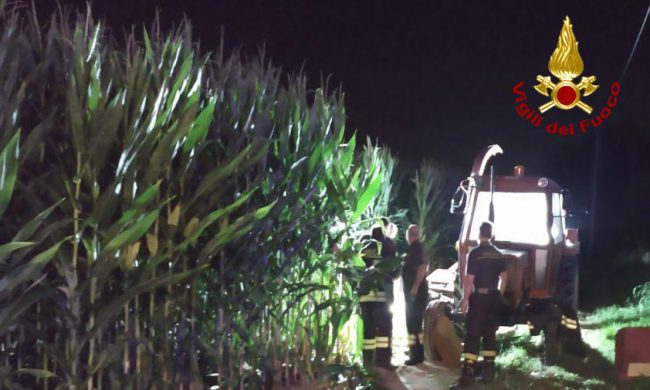 Gamba incastrata nella fresa, agricoltore di Camisano in ospedale in codice rosso