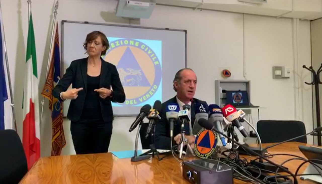 Zaia pensa a una nuova ordinanza per i trasporti: “Mascherina obbligatoria, distanziamento da rivedere”
