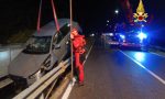 Perde il controllo dell'auto e finisce in una canaletta piena d’acqua, conducente soccorso - Gallery