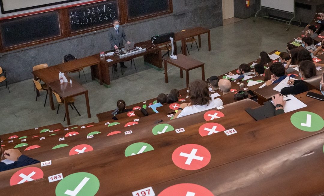 Gli studenti universitari sono tornati a frequentare le lezioni in sede nel rispetto delle norme anti Covid