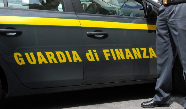 Padova, maxi sequestro di prodotti per il trucco pericolosi per la salute