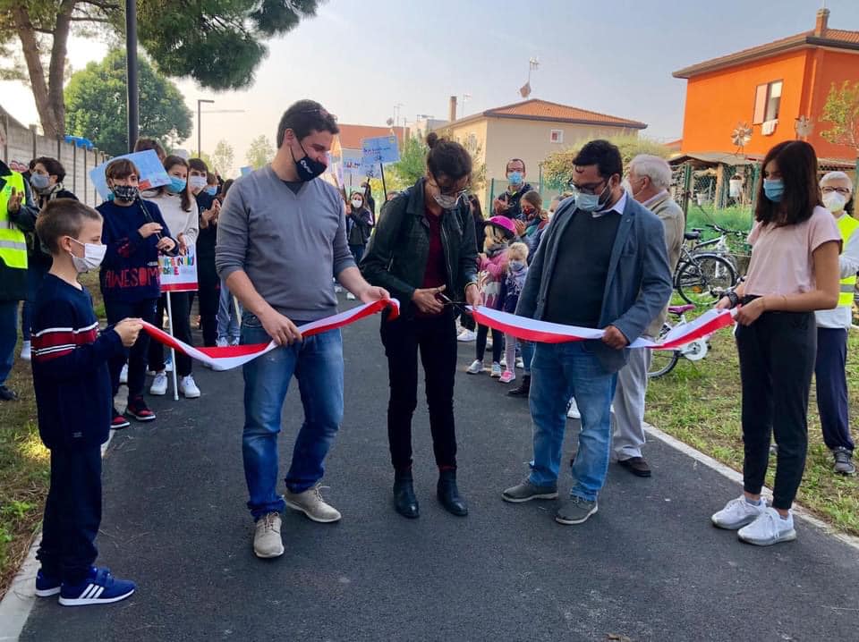 Inaugurata la nuova ciclabile creata usando il vecchio sedime ferroviario dismesso