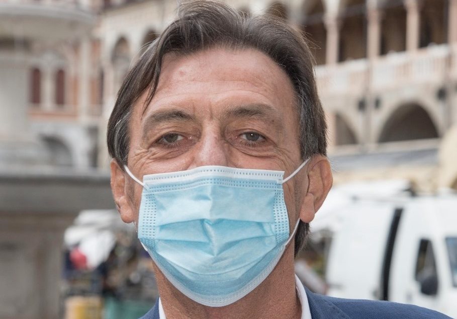 Nuova ordinanza Giordani: vietato consumare bevande fuori dagli esercizi pubblici dalle 21