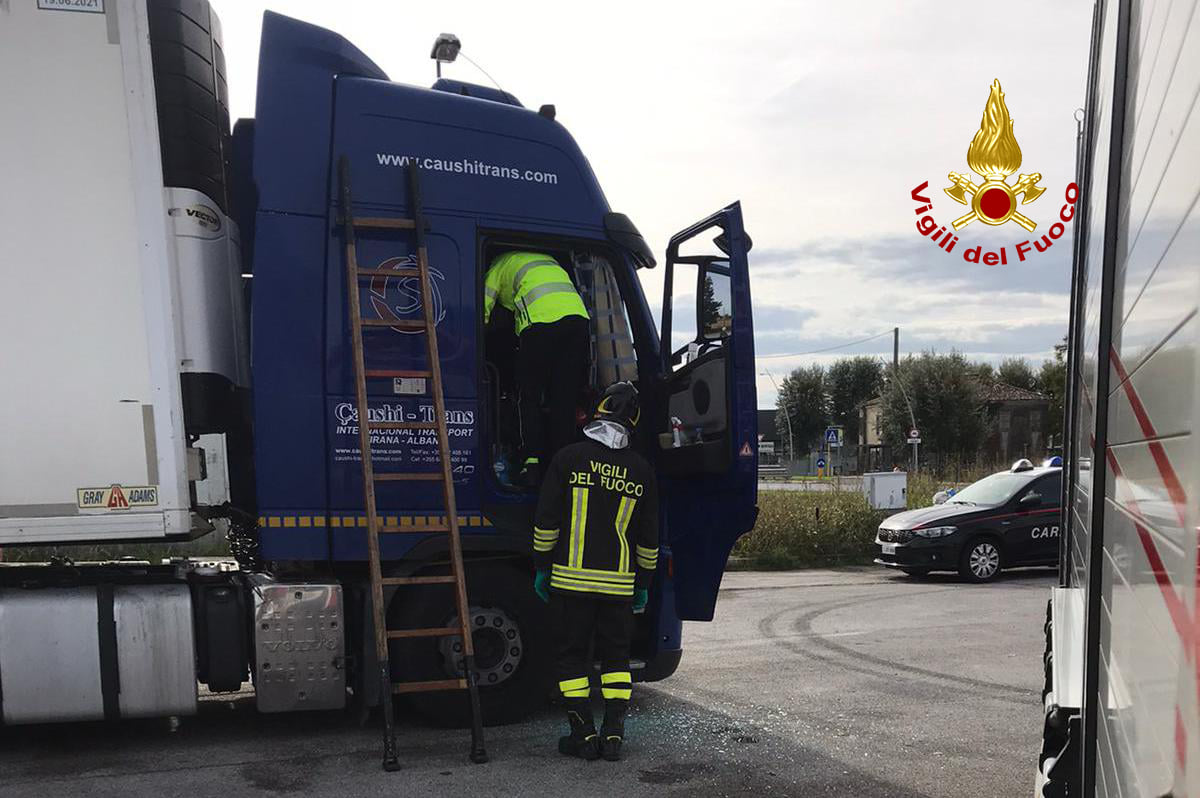 Tragedia a Monselice: autista trovato morto nel camion