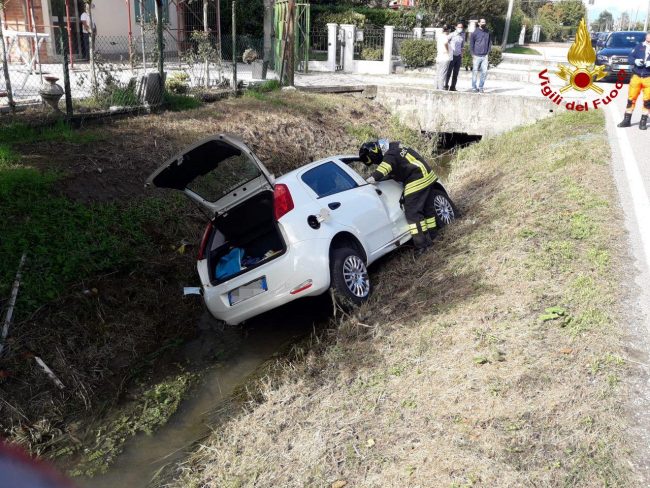 Piombino Dese, violento scontro tra auto in via Molinella: due feriti