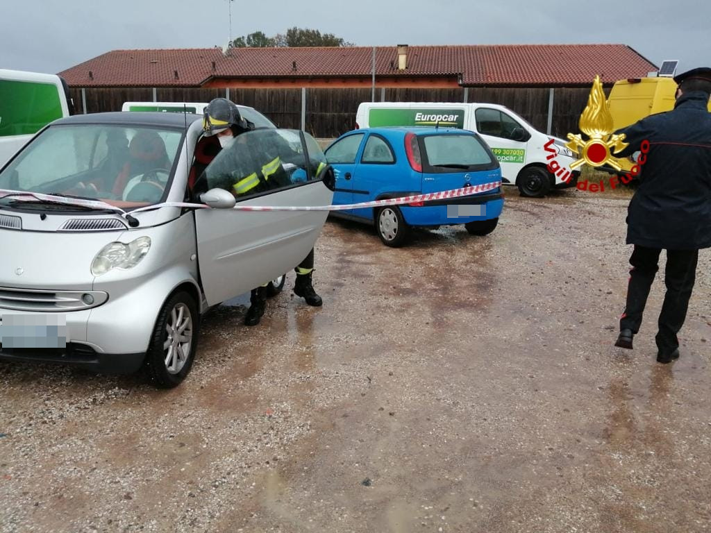 Fattorino colpito da un fulmine nel parcheggio a Vigonza: rianimato dai Vigili del Fuoco