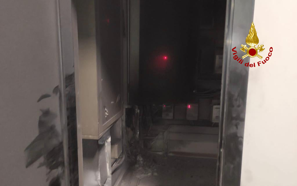 Principio d’incendio ai contatori di un condominio di galleria Spagna – Gallery