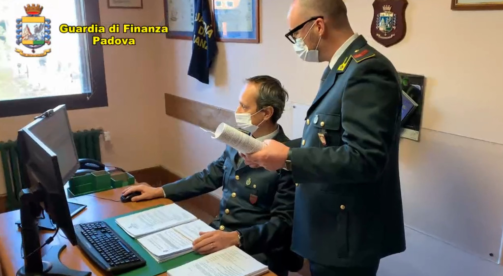 Frode IVA nel settore delle auto usate: sequestri per 1,15 milioni di euro