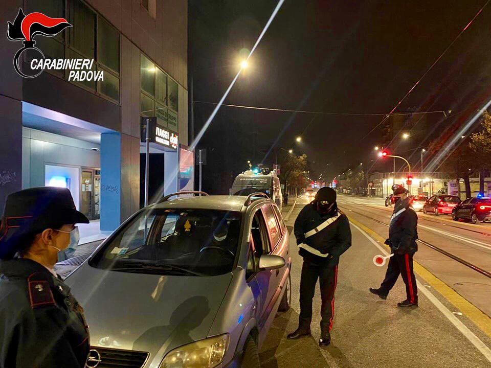 Controlli straordinari dei Carabinieri alla Galleria San Carlo: arrestato un 38enne – Gallery