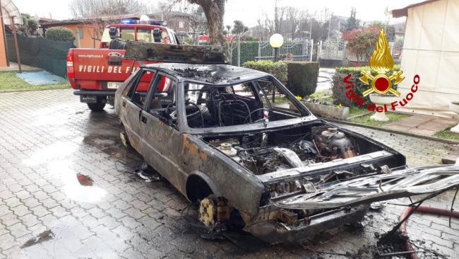 Incendio auto a Gpl all'interno di un garage: paura a Noventa Padovana