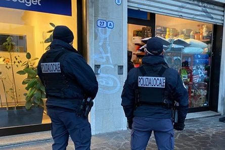 Non rispetta le norme anti Covid, negozio chiuso per 5 giorni