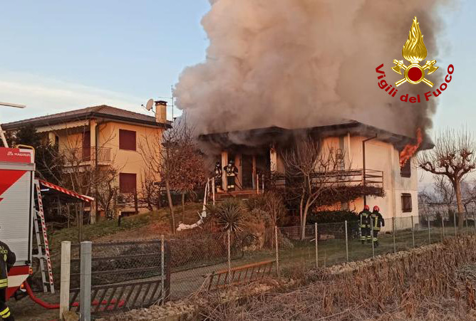 Tragedia a San Giorgio in Bosco: forte esplosione e poi l’incendio nella casa, morti due coniugi