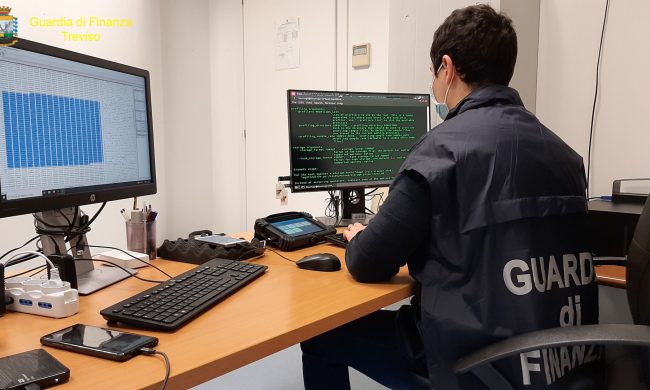 Entrava nella mail delle vittime, aspettava l’Iban e poi svuotava il conto: nei guai 41enne padovana