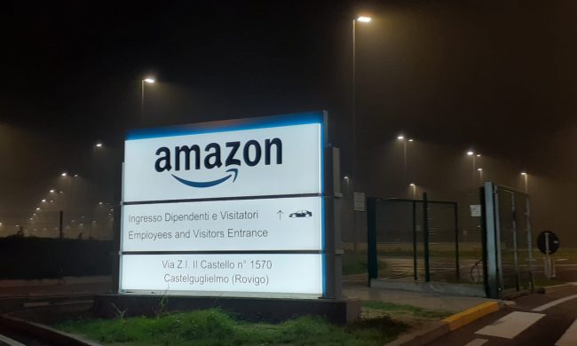 Ruba diversi oggetti al centro logistico Amazon: nei guai una 21enne padovana