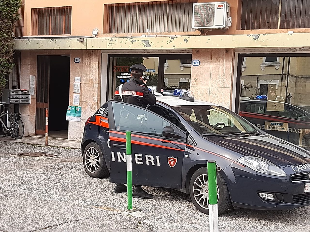 Bimba di 16 mesi precipita dalle scale di casa: è in prognosi riservata