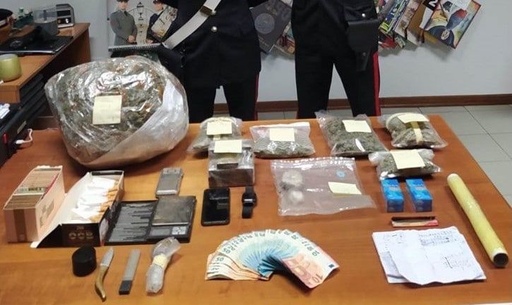 Si aggira in modo sospetto a Vigonza, con sé aveva oltre 2 chili di marijuana