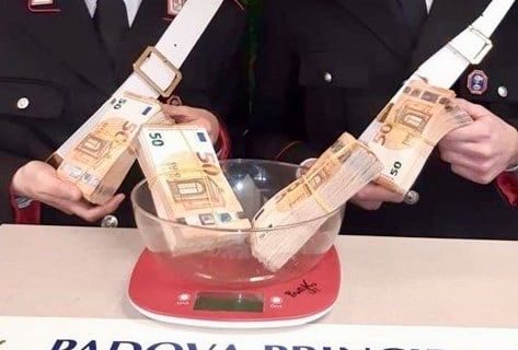 Pusher 24enne fermato per strada con 40mila euro in tasca