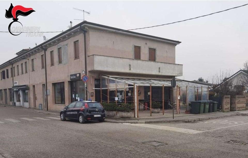 Bar a Pozzonovo chiuso per 5 giorni: al suo interno 32 clienti, ben oltre la capienza consentita
