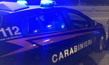 Ubriaco alla guida viene fermato dai Carabinieri e si scaglia contro uno di loro
