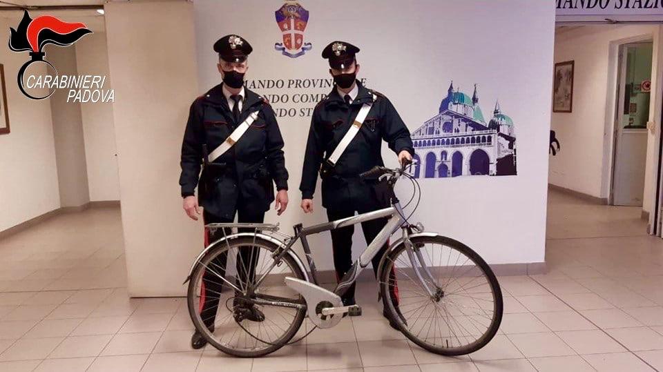 Bicicletta da donna rubata alla Sacra Famiglia, identificato l’autore del furto