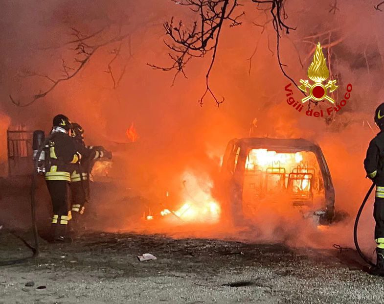 Le impressionanti foto delle auto sotto sequestro bruciate a Villanova di Camposampiero