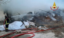 Le foto dell'incendio all'azienda agricola di Fontaniva: bruciato il deposito di foraggio