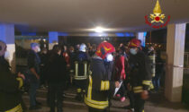 Paura in zona Mortise, le foto dell'incendio che ha costretto oltre 30 persone all'evacuazione