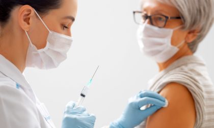 AstraZeneca, l’Ema conferma: “Via libera al vaccino”