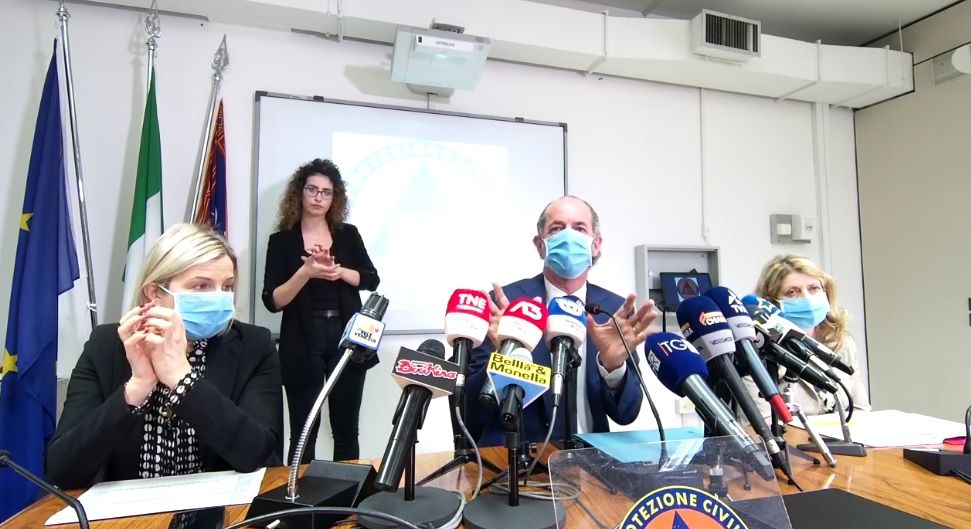 Veneto in zona arancione da lunedì, Zaia preoccupato: “Evitate ogni assembramento”